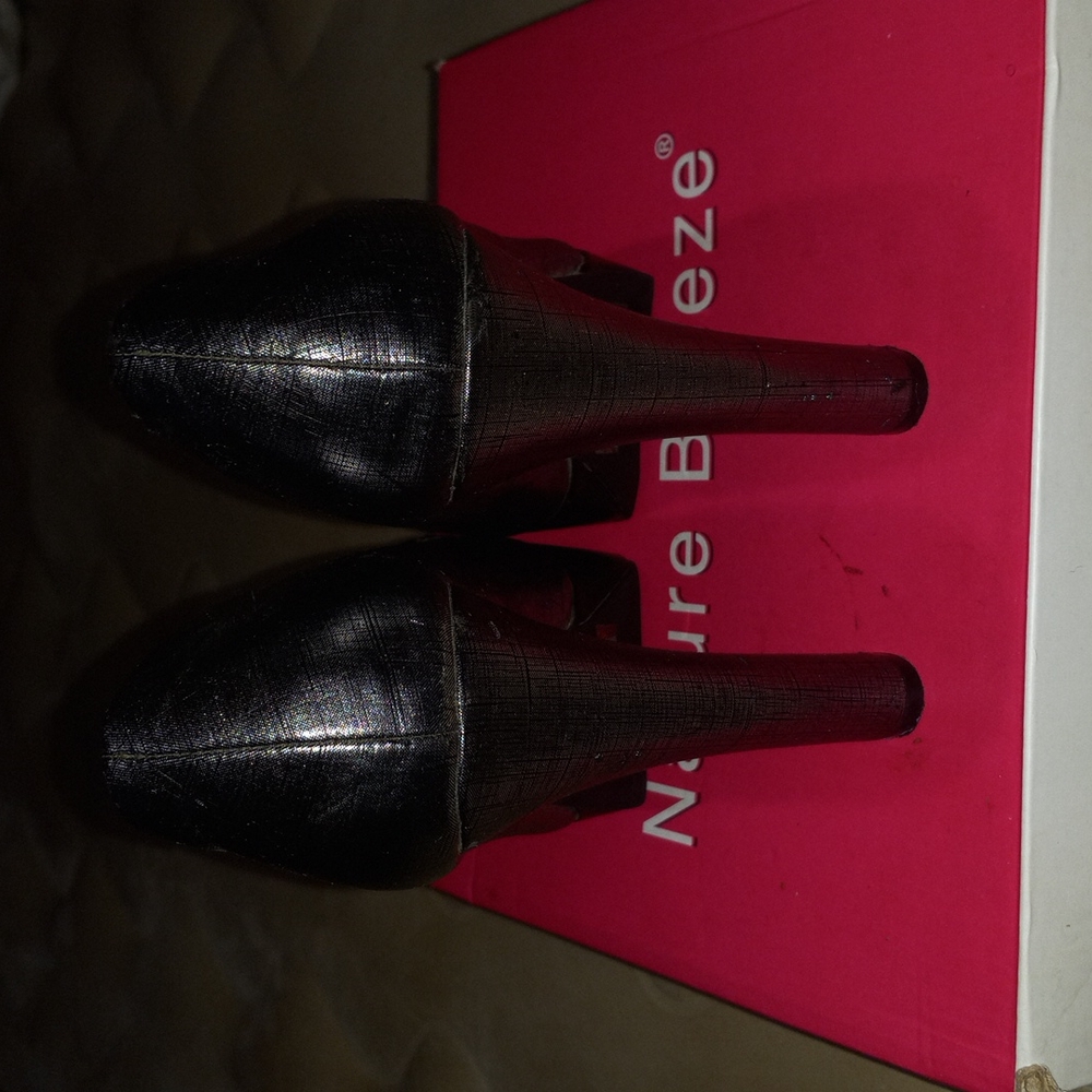 Shoes. - Picture 6 of 6